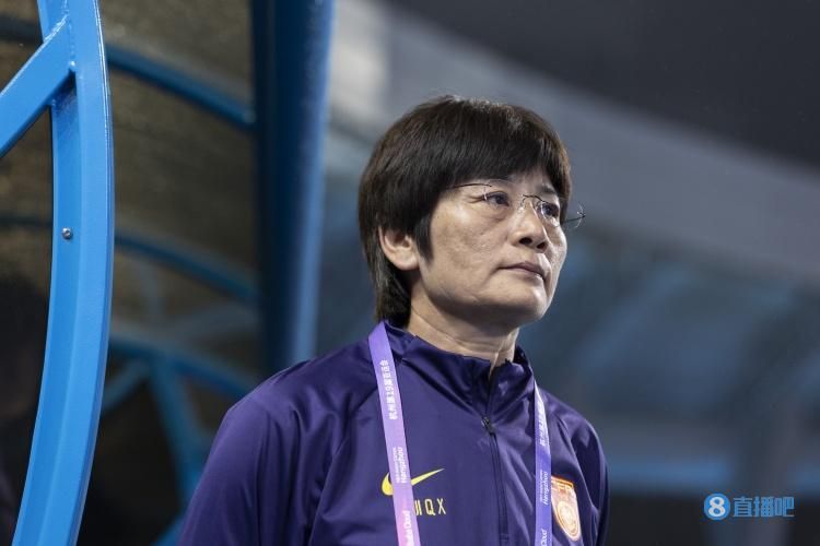 Reporter: Shui Qingxia is still the head coach of the women's soccer team, members of the local coaching staff to lead the team to the United States training