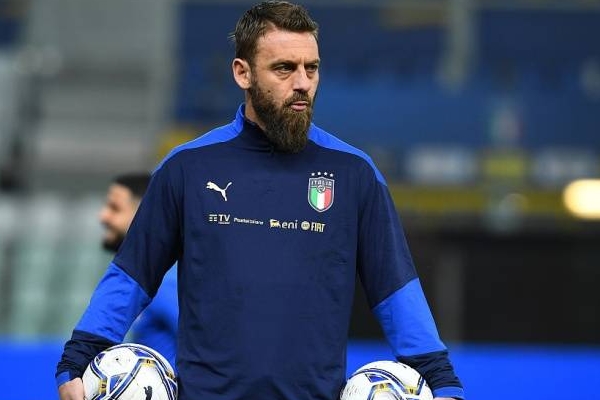 Welches Land ist der Trainer von De Rossi?