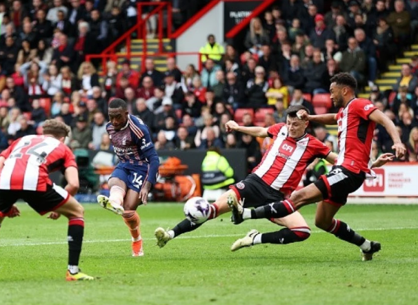 Premier League - Nottingham Forest bezwingt Sheffield United mit 3:1, Hudson-Odoi trifft doppelt, Yates baut seinen Erfolg aus