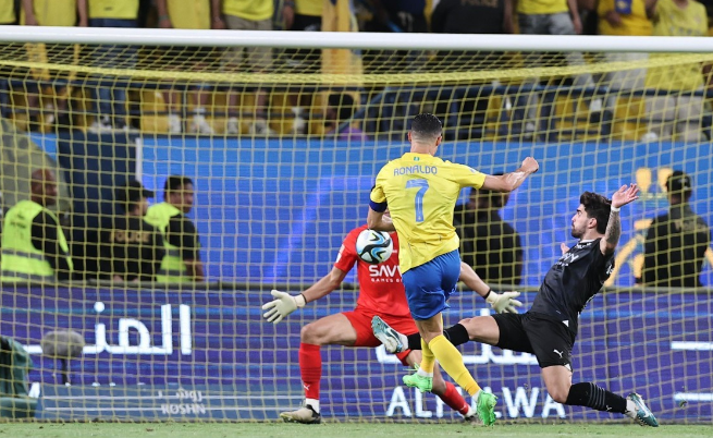 Saudi United - Sieg 1:1 gegen Crescent, Ottavio schießt, Mitrovic nickt zum Ausgleich ein