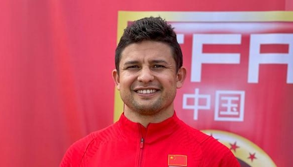 Wer ist der erfolgreichste chinesische Fußballspieler, der nach Europa gereist ist? Chinas eingebürgerter Spieler, Ekerson.