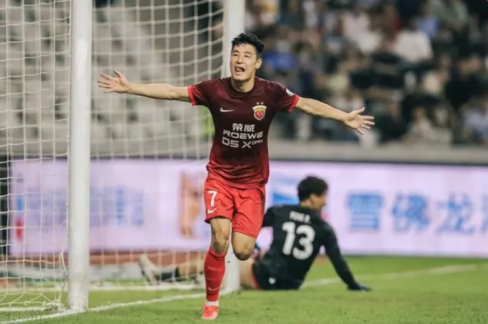 Chinese Super League - Shenzhen 0-6 Hafen Wu Lei rot + Tor, Oscar 4 Tore, Vargas Kappe