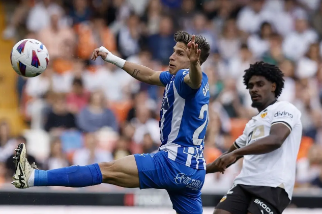 La Liga - Javi Lopez helps Alaves to 3rd straight La Liga win, 1-0 Valencia