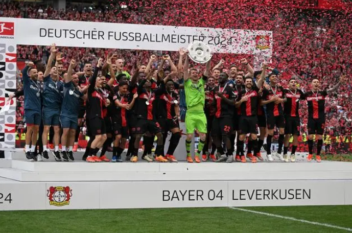 Bundesliga - Leverkusen wins the title with 2-1 Augsburg unbeaten season! Andriesch scores the winner