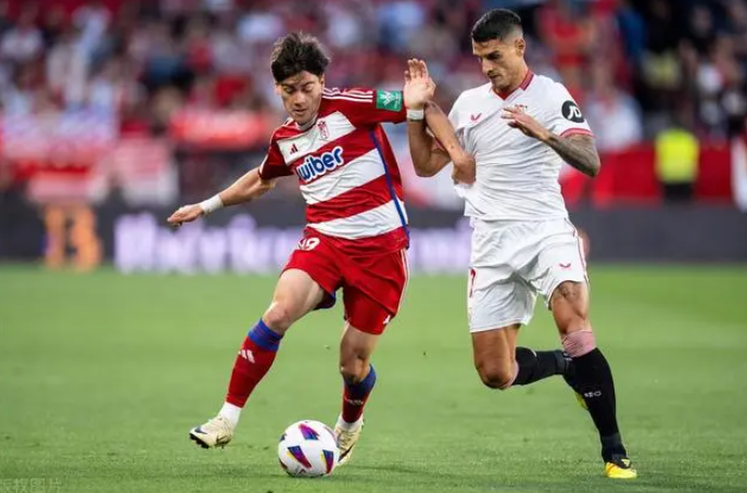 La Liga - Sevilla 3-0 Granada, Acuña, Luke Baggio, En Nesri break through