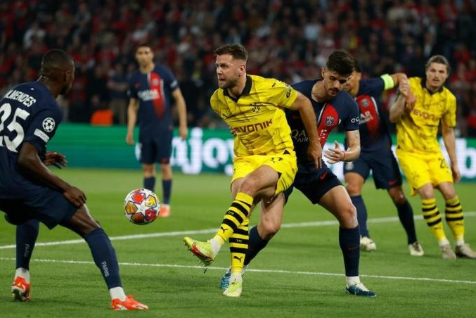 Nach 11 Jahren steht Dortmund wieder im Champions-League-Finale, während Paris trotz wiederholter Einschläge ausscheidet.