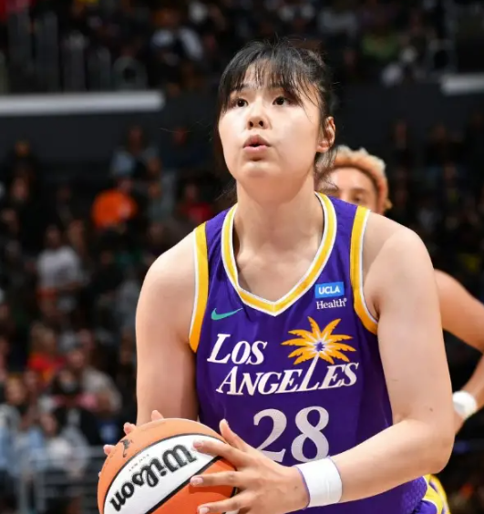  WNBA常规赛前瞻：洛杉矶火花 vs 印第安纳狂热 