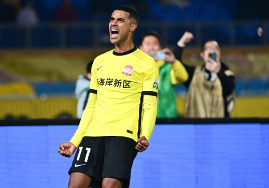 Chinese Super League (CSL): Qingdao West Coast erleidet 0:7-Niederlage bei Chengdu Rongcheng, Alan verletzungsbedingt ausgewechselt