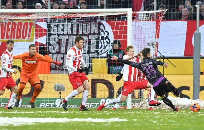 Bundesliga - Köln 0:0 Freiburg, beide Seiten geben sich die Hand