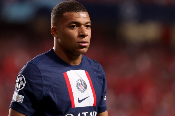 Mbappe und Harland vergeben eine Reihe von Großchancen