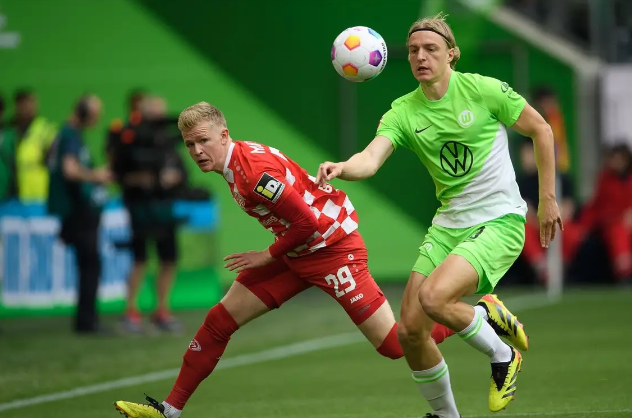 Bundesliga - Mainz turns back Wolfsburg 3-1, Burkhardt breaks through, Van den Bergh scores