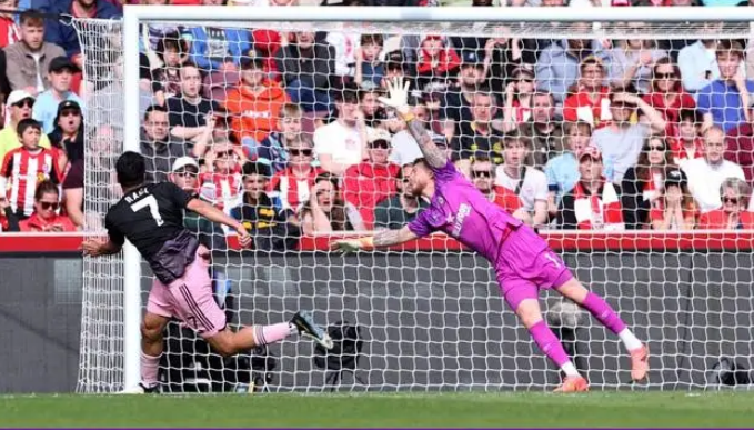 Englische Premier League - Brentford - Fulham 0:0, beide Mannschaften tauschten die Trikots