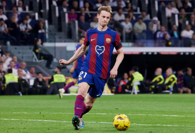  De Jong's determination to play in Europa League creates conflict for Barcelona over injury risk