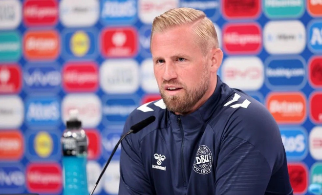 Schmeichel: We must stick together against tough England rivals