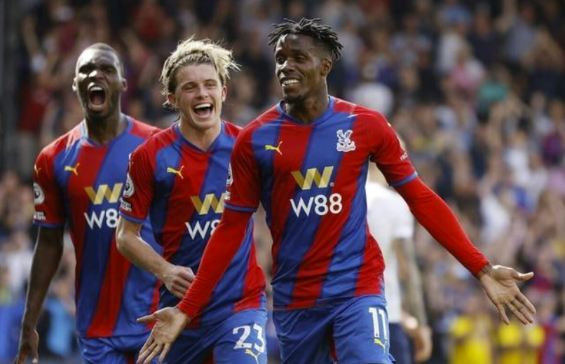 EPL - Crystal Palace fegt Aston Villa mit 5:0, Mata mit Mütze, Eze doppelt