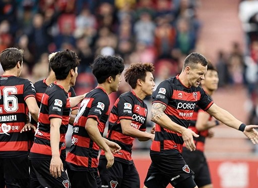  K-League-Achtelfinale: Gimcheon Sangmu gegen Pohang Steelers - wer lacht zuletzt?