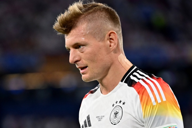 Kroos plays for Scotland with injury, tape and painkillers to help him stay in the game