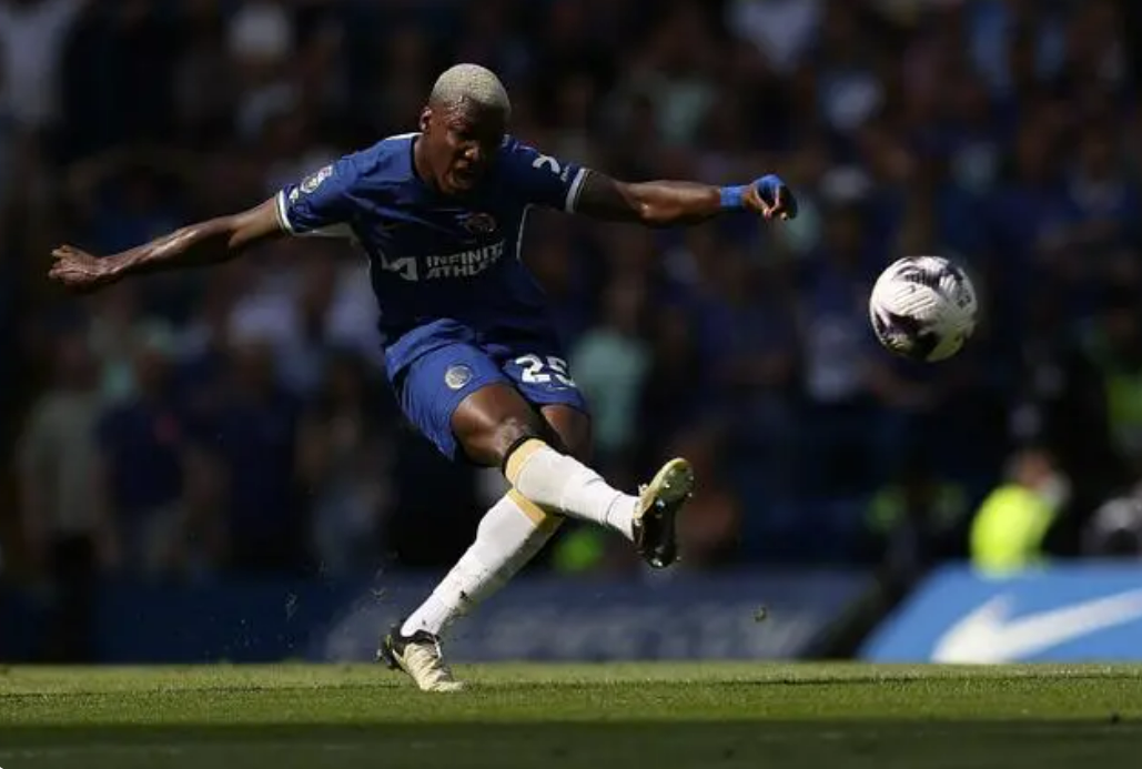 Premier League - Chelsea 2-1 Bournemouth 5 straight wins to close out the 6th Kessedo dangles from the center circle