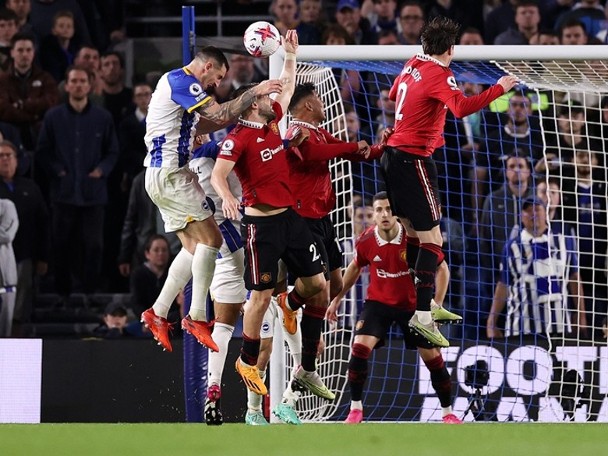 Man Utd suffer nine-minute extra-time shutout as Comer gives away bizarre handball