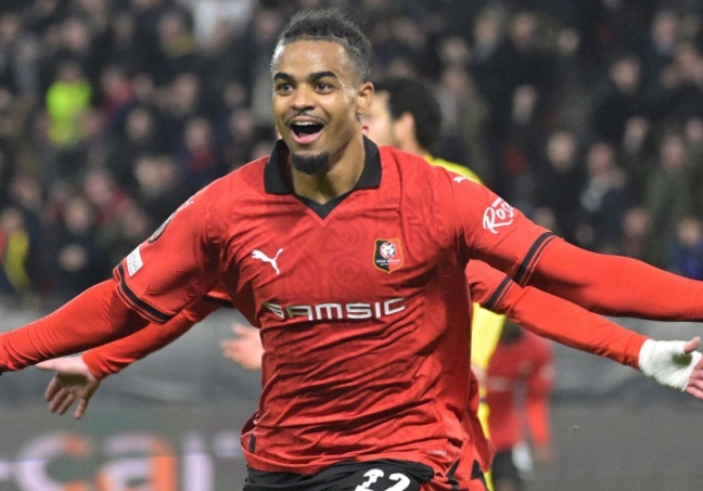 Everton and Marseille bidding for Rennes right back Arsignon