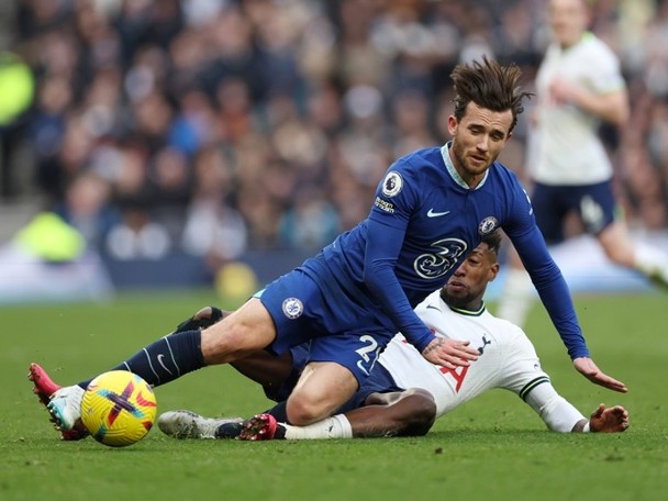 The Tottenham Hotspur's sub-divided cars are on the table.