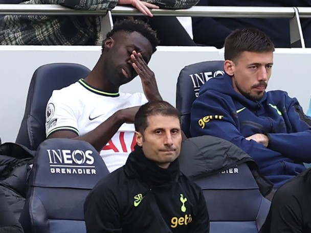 Tottenham Hotspur's defeat was so bad that they were "bullied" into shouting.