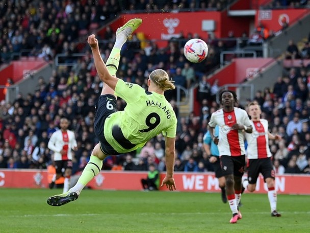 Charlotte's superb inverted goal makes City's 8-game winning streak against Southampton a thing of the past.