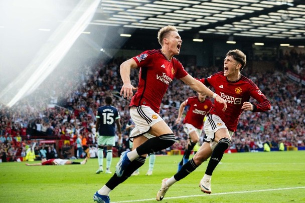 McDonald-Minnie double in stoppage time for United's miraculous comeback win over Brentford.