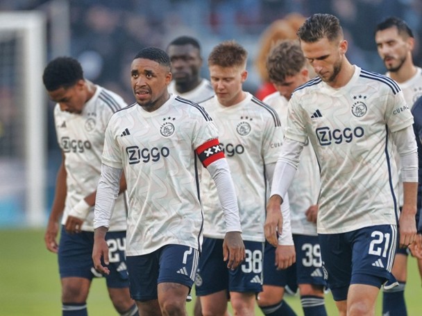 Ajax at the bottom of the Dutch table with a big loss, Vinster promises to take over.