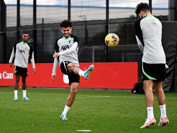 Diaz returns to practice, hopefully to fight Luton.