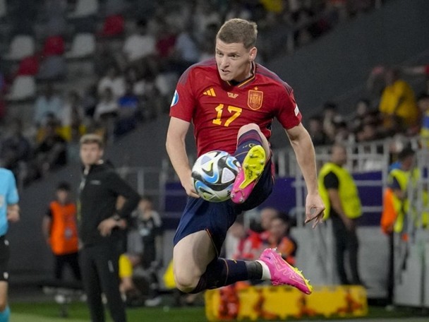 Man City prodigy becomes Spain's U21 sharpshooter, determined to stay in the team and fight for regular selection.