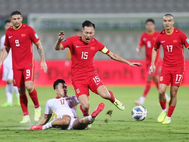 The atmosphere of the battle between China and Thailand is hot 50,000 seats are bursting at the seams.