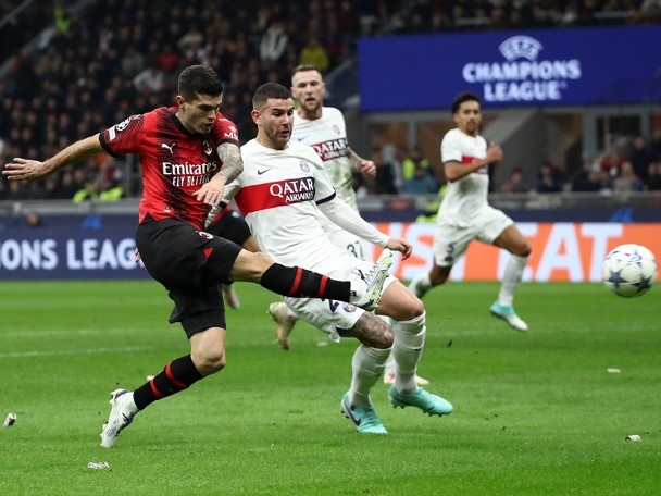 A-mi rallies to beat PSG to keep hopes of qualifying alive, fans of both sides turn on the blockbusters