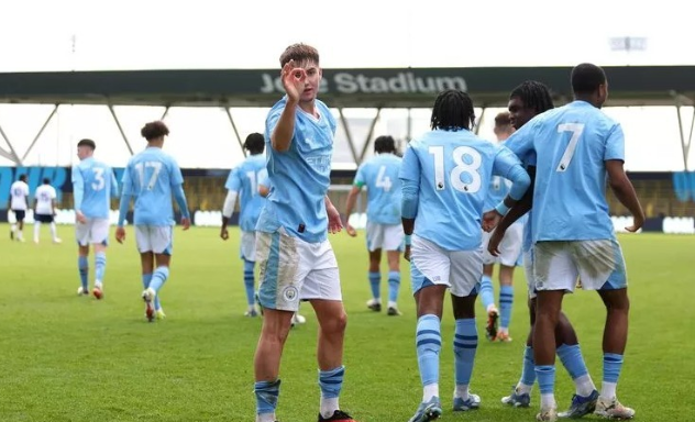 Manchester City youth star Jacob Wright given chance to stay in squad, will continue to grow in first-team squad