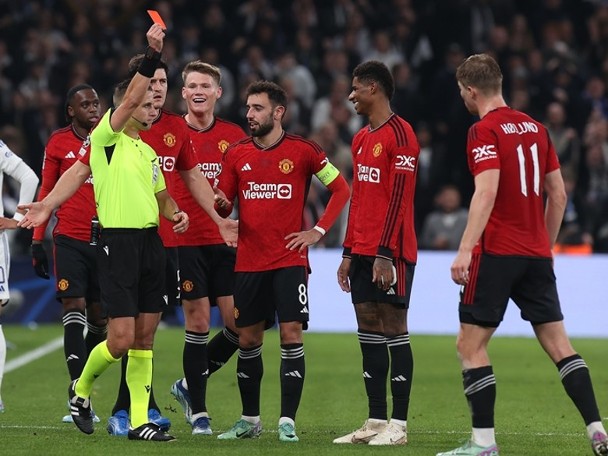 Lashford red card guilty Man Utd lose 3-4 to bottom of group