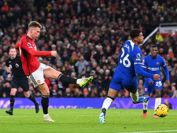 McDonald-Minnie is the savior again as Man Utd beat Chelsea 2-1.