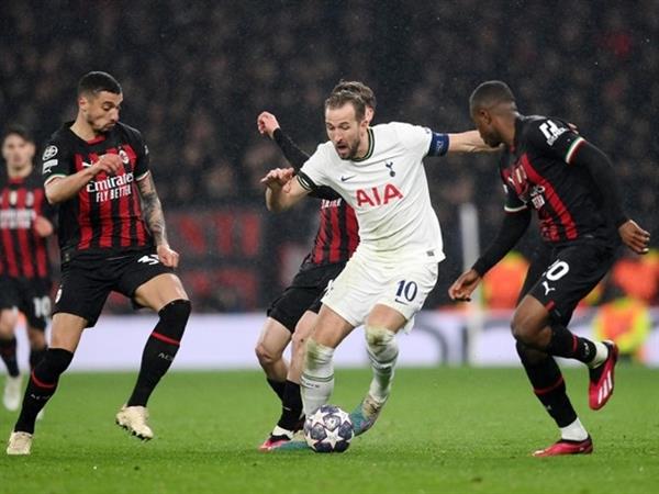 Tottenham Hotspur booed out of the dry land as fans sing to welcome Pudjetino.