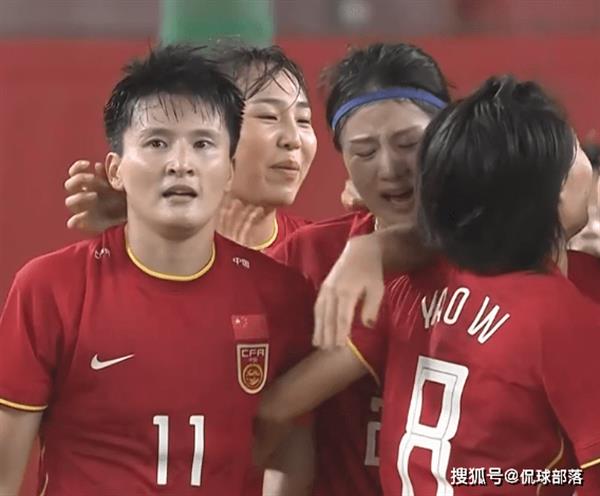 Women's Soccer Against the Odds! Shui Qingxia leads the way, three goals in three matches for a triumphant victory, and the battle of the sexes is once again a glorious one!