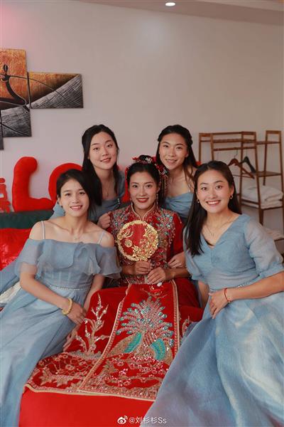 Liu Sanshou's big wedding! Former international bridesmaid group appeared, Wu Haiyan Gu Yasha assisted the sweet moment!