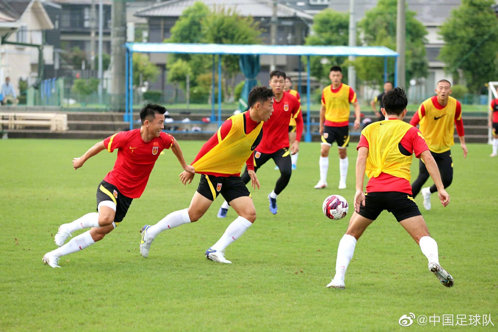 红衣战袍迎东亚杯！中男女足首战换人规则接轨FIFA标准