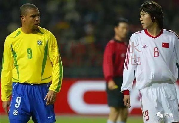 Classic matchup 21 years ago! National football team draws with 5-star Brazil, Li Tie faces off against Big Lo, who do you recognize?