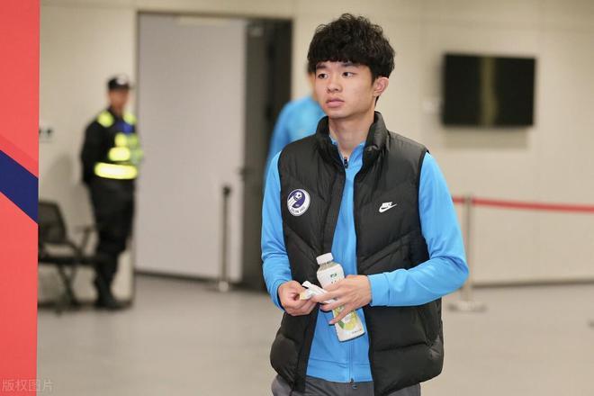 Dalian Zhixing's skillful hands win, Luneng's prey flies into the bag! Players busy warming up in winter training