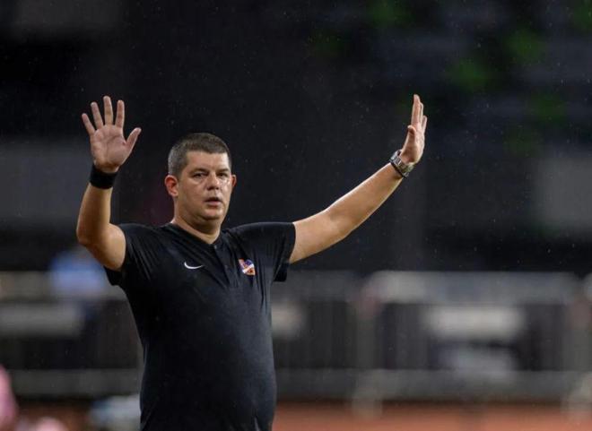 Die Abschiedsshow des 42-jährigen ausländischen Managers in der chinesischen Super League! Dankbarkeit gegenüber den Fans für Super League und Abstieg