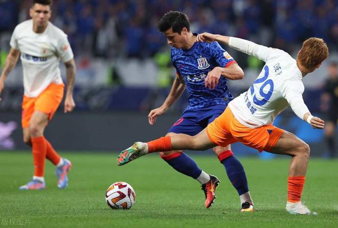 Zhang Qi is in heroic form, and his kill assists help the battle against Shenzhen, the AFC Cup Guoan's first victory!