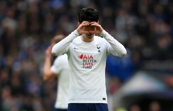 Son's double pass gives Tottenham a big win over Foxes