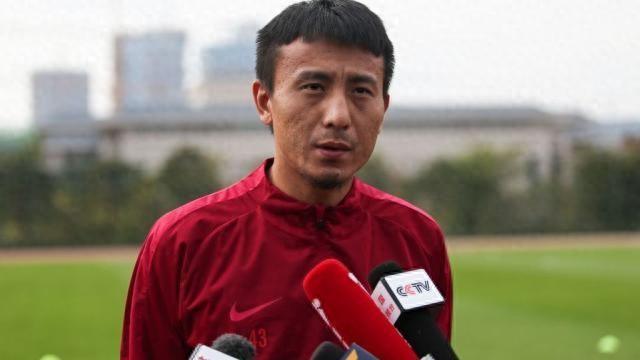呉磊のサッカー代表チームでの地位は論争を引き起こし、中国スーパーリーグの低レベルなシステムは、選手たちの残留を引き起こすかもしれない！