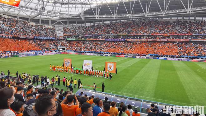 スーパーリーグ熱が急上昇！480万人のファンがスタジアムに押し寄せ、青島が輝く！