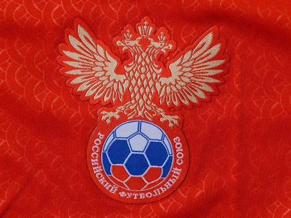 The Russian national team and the ball club extend the ban!