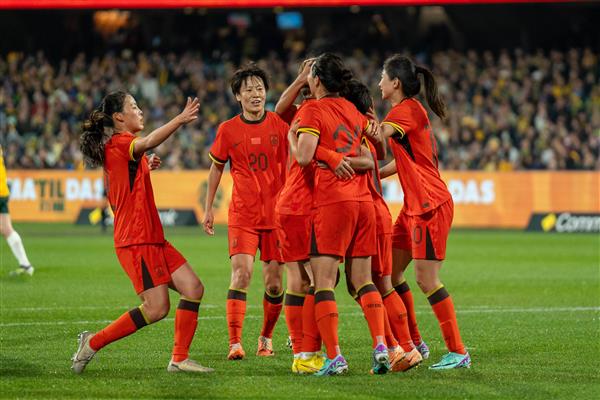 Chinas Frauenfußballteam eröffnet die neue Saison mit einem großen Sprung in den Titelkampf!