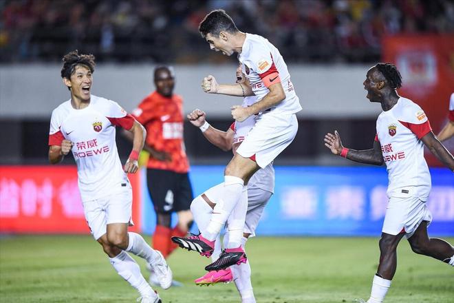 The new 2024 Super League champions won their first four games in a row, scoring a whopping 21 goals, and the new manager was given a big gift in his new job as the Longhorns lost their third straight!